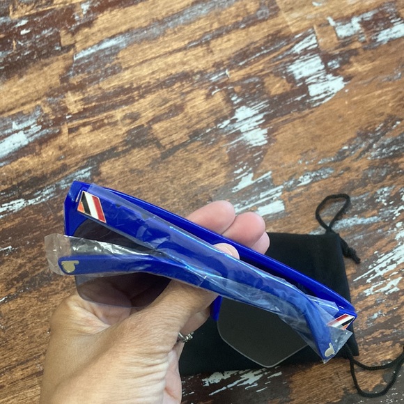 New Pared Sharp Angled Sunglasses - Picture 5 of 7